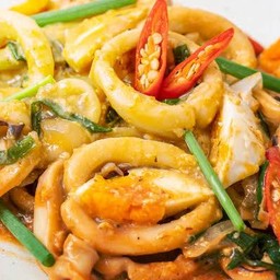 ปลาหมึกผัดไข่เค็ม(กับข้าว)