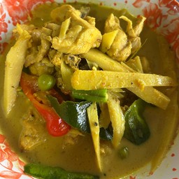 Chicken Curry With Bamboo Shoots