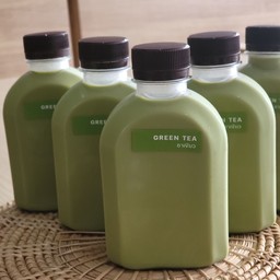 ชาเขียว (พรีเมี่ยม หวานน้อย อร่อยมาก) (มีน้ำแข็งและแก้วให้)