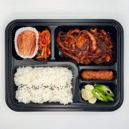 ข้าวกล่องปลาหมึกผัดซอสเกาหลี