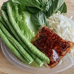 ชุดผักเคียงพร้อมพริกเผา