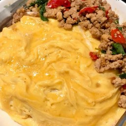 ข้าวไข่ข้น กระเพราหมูสับ