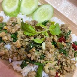 ข้าวกะเพราแกงเขียวหวานหมูสับ