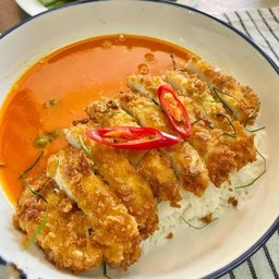 ข้าวไก่กรอบซอสพะแนง