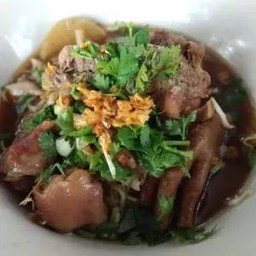 ก๋วยเตี๋ยวไก่ตุ๋นมะระ