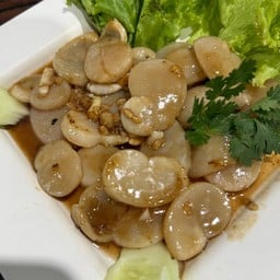 เอ็นหอยทอดกระเทียม  Fried clam tendons with garlic