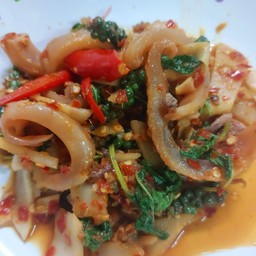 ผัดเผ็ดหมึกกรอบราดข้าว