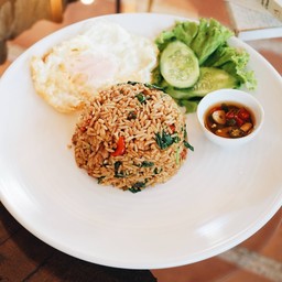 ข้าวผัดกะเพราคลุก