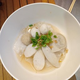 ก๋วยเตี๋ยวลูกชิ้นปลาน้ำใส