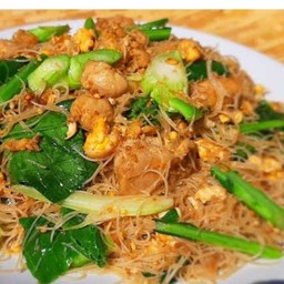 ผัดซีอิ๊วเส้นหมี่ไก่
