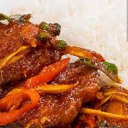 ข้าว พริกแกง ปลาดุกทอดกรอบ