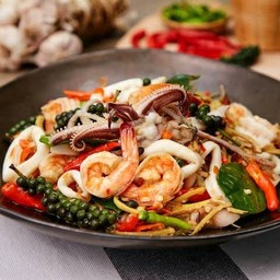 ผัดฉ่าทะเล(กับข้าว)