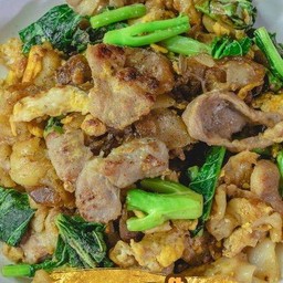 ผัดซีอิ๋วหมูชิ้นเส้นใหญ่