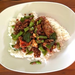เผ็ดย่างผัดพริกแกงราดข้าว