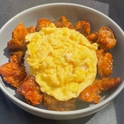 ข้าวไก่คาราเกะ(ซอสเกาหลี)+ไข่ข้น