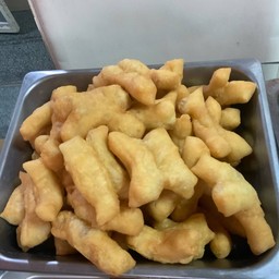 ปาท่องโก๋ทอดอร่อยมากมายตัวใหญ่กรอบ อร่อย