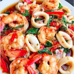 กระเพราทะเลเป็นกับข้าว