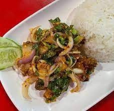 ข้าวยำหมูแซ้บ