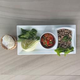 ชุดข้าวเหนียวส้มตำ+ลาบ