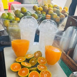 น้ำส้มคั้นสด  ไม่ ปั่น แยกน้ำแข็งให้