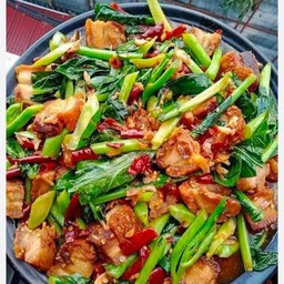 คะน้าหมูกรอบเป็นกับข้าว