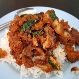 กระเพราไก่กรอบ