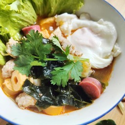 มาม่าทรงเครื่องรวมหมูล้วน