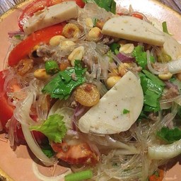 ยำหมูยอใส่วุ้นเส้น