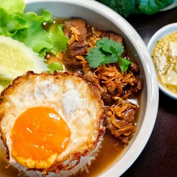 ข้าวหน้าเนื้อตุ๋น