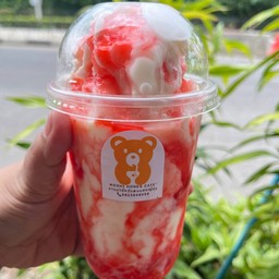 สตอเบอร์นี่นมสดปั่น