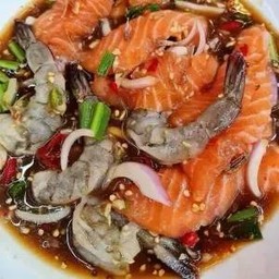 ยำกุ้งสดแซลม่อน