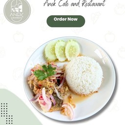 ข้าวราดยำปลากะพงทอด