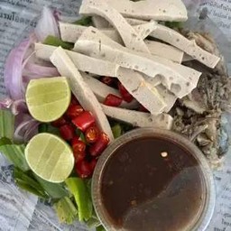 ยำขนมจีนปลาทูหมูยอ