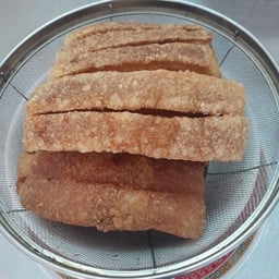 ผัดคะน้าหมูกรอบเป็นกับข้าว