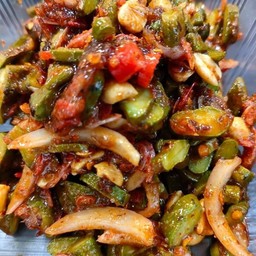 ยำมะขามอ่อน