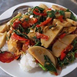 ข้าวกระเพราหมูยอ