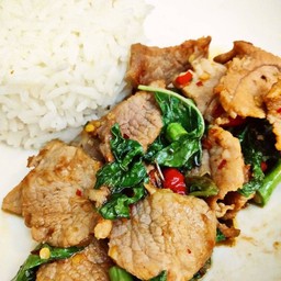 ข้าวกระเพราหมูชิ้น