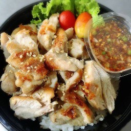 ครัวบ้านน้องป๊อปคอร์น อาหารตามสั่ง กะเพราหมู เนื้อ ไก่ ไก่ยาง บะหมี่หยก
