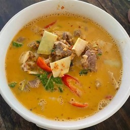 แกงคั่วเนื้อหน่อไม้ดอง