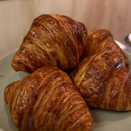 [อร่อยซ่ากับโค้ก] Butter Croissants +  โค้ก ออริจินัล (กระป๋อง) + โค้ก ไม่มีน้ำตาล (กระป๋อง) + สไปรท์ ออริจินัล (กระป๋อง)