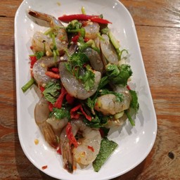 ยำกุ้งสด