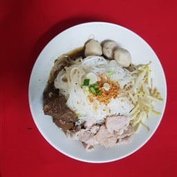 ย้ง ลูกชิ้นหมู พริกกะเหรี่ยง