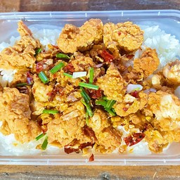 ข้าวไก่กรอบคั่วพริกเกลือ
