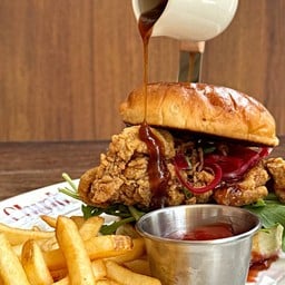 Crispy Chicken & Tamarine Sauce Burger