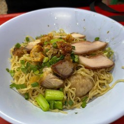 บะหมี่เกี๊ยวรวม 2 อย่าง