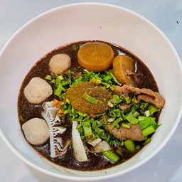 ก๋วยเตี๋ยวน้ำตกเนื้อ