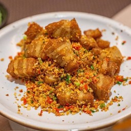 ข้าวหมูกรอบคั่วพริกเกลือ