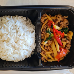 ข้าวราด ผัดหน่อไม้หมูสับ