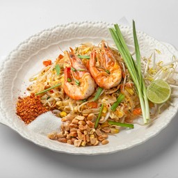 ผัดไทยเส้นจันทร์กุ้งสด