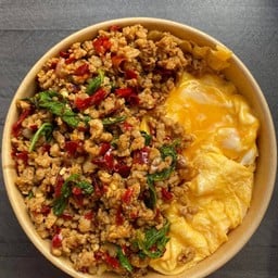 กะเพราหมูสับ ไข่ข้น (ใช้ไข่2ฟอง)